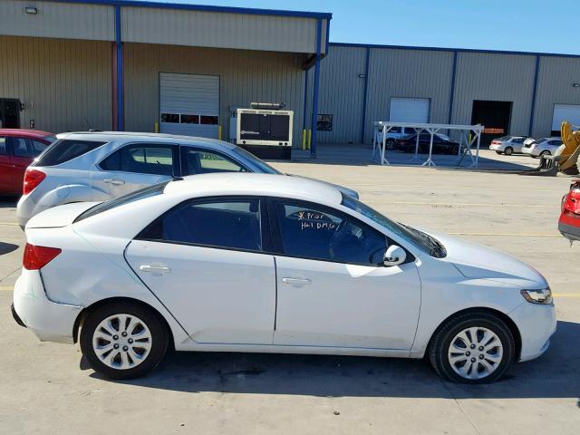 KNAFU4A25A5063327 - 2010 KIA FORTE EX WHITE photo 9