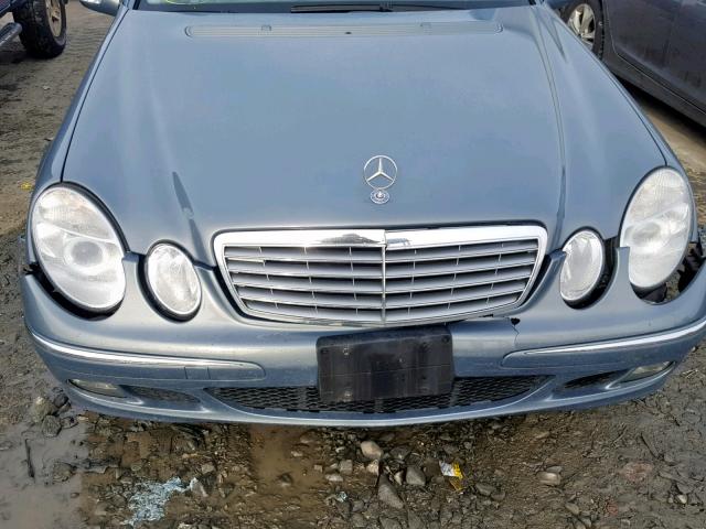 WDBUF83J75X171568 - 2005 MERCEDES-BENZ E500 BLUE photo 7