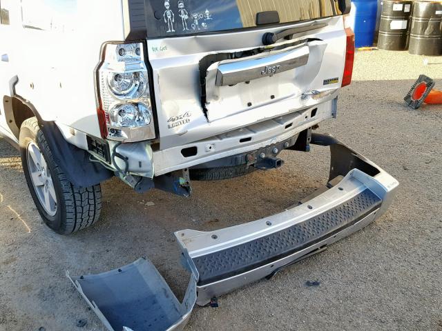 1J8HG58N38C232302 - 2008 JEEP COMMANDER SILVER photo 9