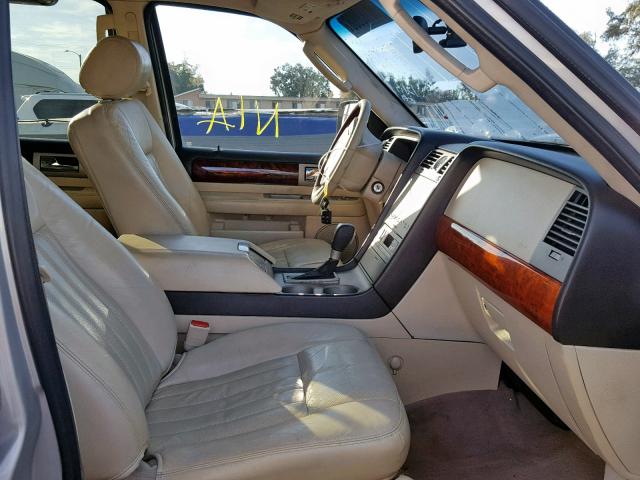 5LMFU28R43LJ08310 - 2003 LINCOLN NAVIGATOR Күміс фото 5