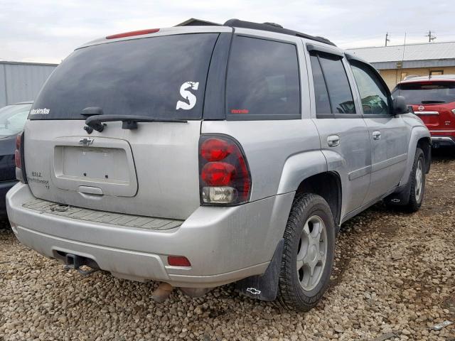 1GNDT13S382150977 - 2008 CHEVROLET TRAILBLAZE SILVER photo 4