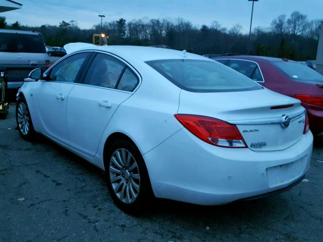 W04GT5GC8B1015646 - 2011 BUICK REGAL CXL WHITE photo 3