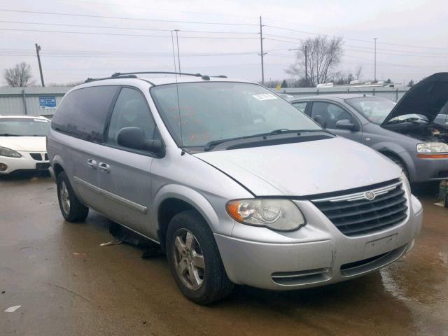 2C4GP54L95R551682 - 2005 CHRYSLER TOWN & COU SILVER photo 1