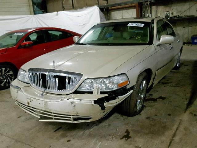 1LNHM83W23Y629122 - 2003 LINCOLN TOWN CAR C CREAM photo 2