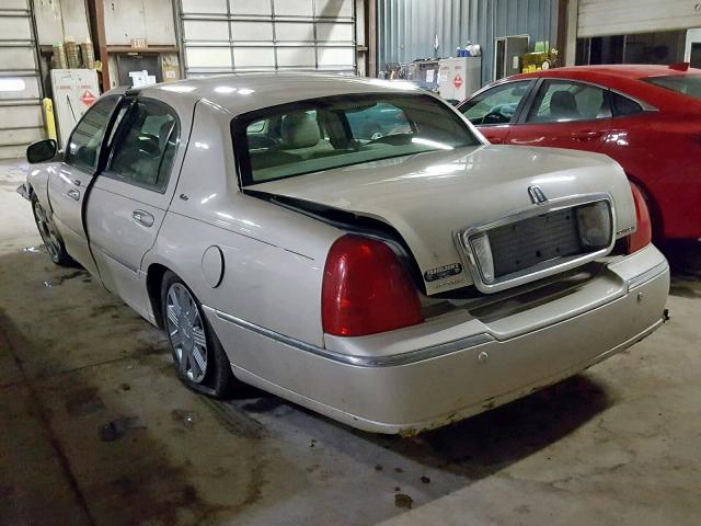 1LNHM83W23Y629122 - 2003 LINCOLN TOWN CAR C CREAM photo 3