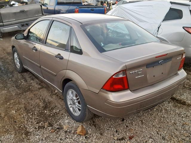 1FAFP34N45W131410 - 2005 FORD FOCUS ZX4 GOLD photo 3