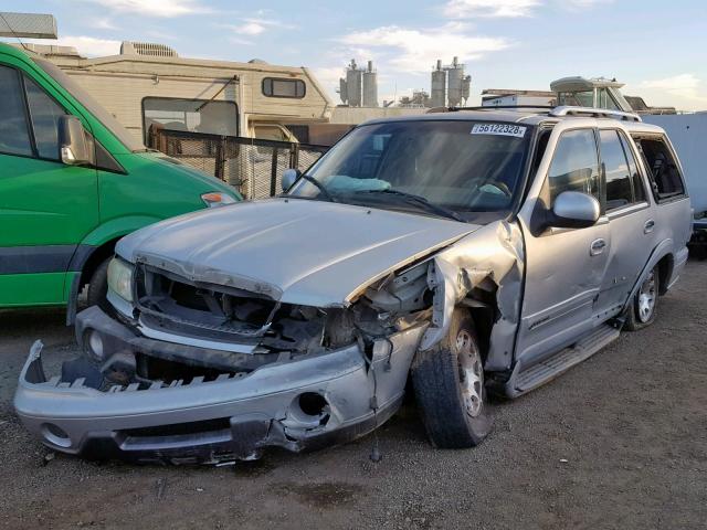 5LMRU27L3WLJ19247 - 1998 LINCOLN NAVIGATOR 银色 照片 2