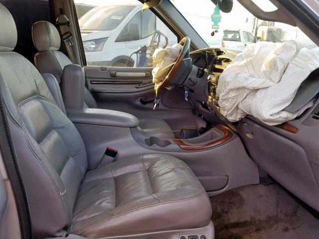 5LMRU27L3WLJ19247 - 1998 LINCOLN NAVIGATOR 银色 照片 5