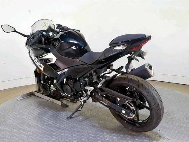 JKAEXKH11JDA14314 - 2018 KAWASAKI EX400 BLACK photo 6