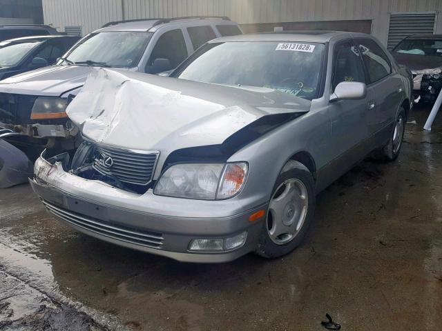 JT8BH28F8Y0180893 - 2000 LEXUS LS 400 GRAY photo 2