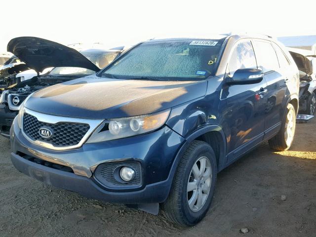 5XYKT4A11BG085488 - 2011 KIA SORENTO BA BLUE photo 2