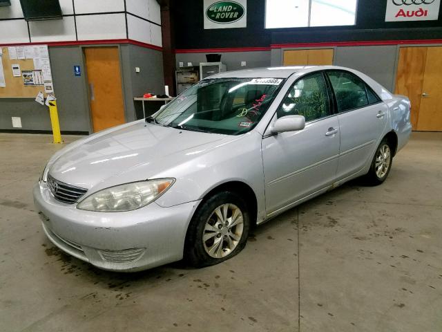 4T1BF32K95U590296 - 2005 TOYOTA CAMRY LE SILVER photo 2