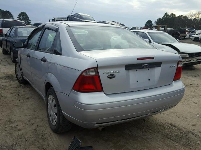 1FAFP34N65W280451 - 2005 FORD FOCUS ZX4 SILVER photo 3