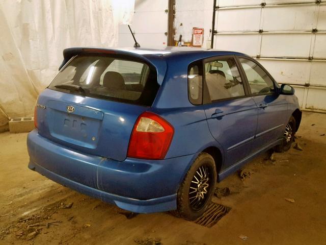 KNAFE161X55088368 - 2005 KIA SPECTRA5 BLUE photo 4