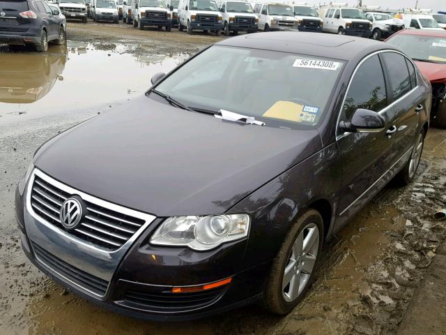 WVWAK73C58E220424 - 2008 VOLKSWAGEN PASSAT KOM BROWN photo 2