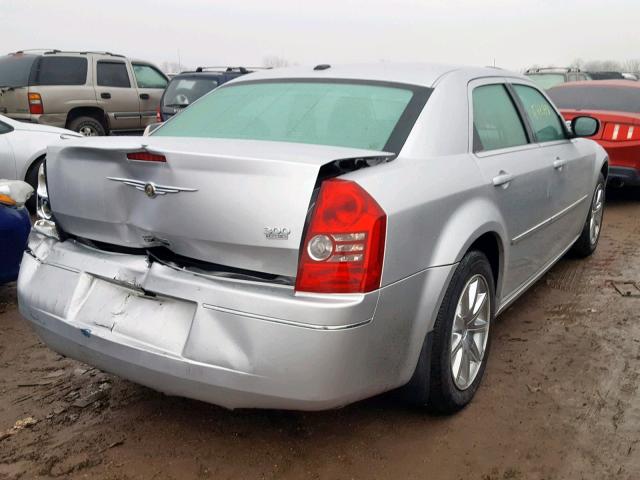 2C3LA53VX9H512215 - 2009 CHRYSLER 300 TOURIN SILVER photo 4