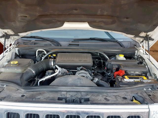 1J8HH58NX6C179379 - 2006 JEEP COMMANDER WHITE photo 7