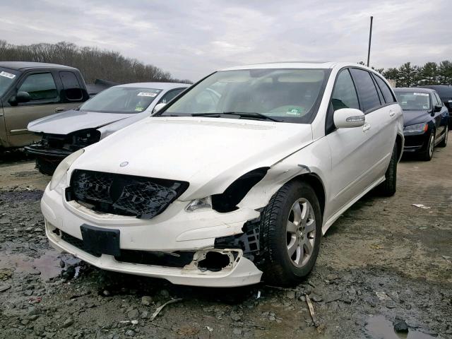 4JGCB65E56A024730 - 2006 MERCEDES-BENZ R 350 WHITE photo 2