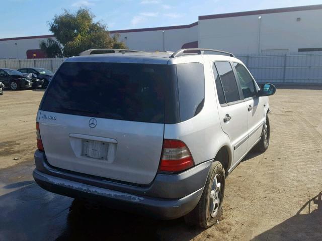 4JGAB54E3XA124166 - 1999 MERCEDES-BENZ ML 320 SILVER photo 4