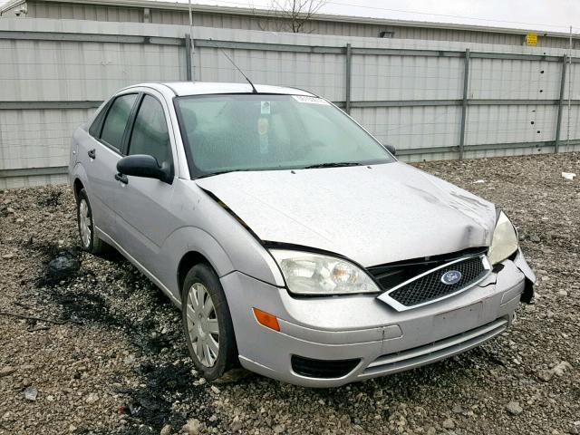 1FAFP34N45W315021 - 2005 FORD FOCUS ZX4 SILVER photo 1