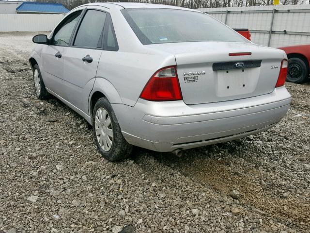 1FAFP34N45W315021 - 2005 FORD FOCUS ZX4 SILVER photo 3