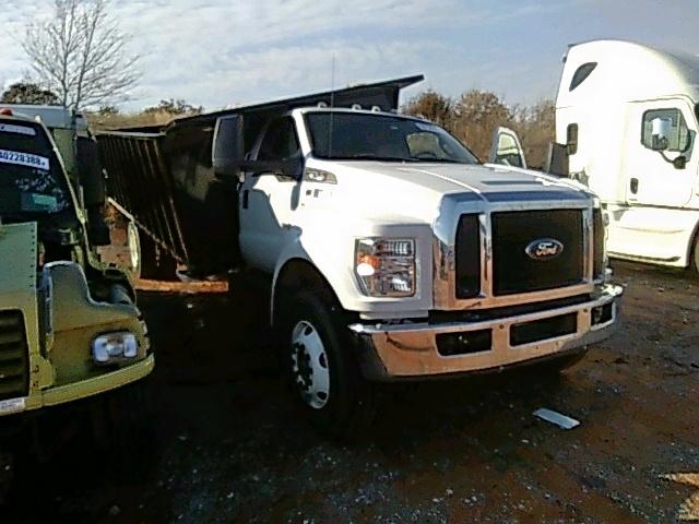 1FDNF6AY6HDB02401 - 2017 FORD F650 SUPER WHITE photo 1