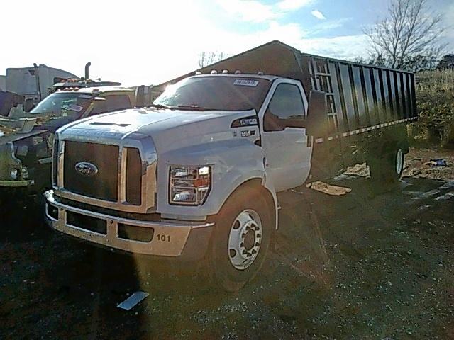 1FDNF6AY6HDB02401 - 2017 FORD F650 SUPER WHITE photo 2