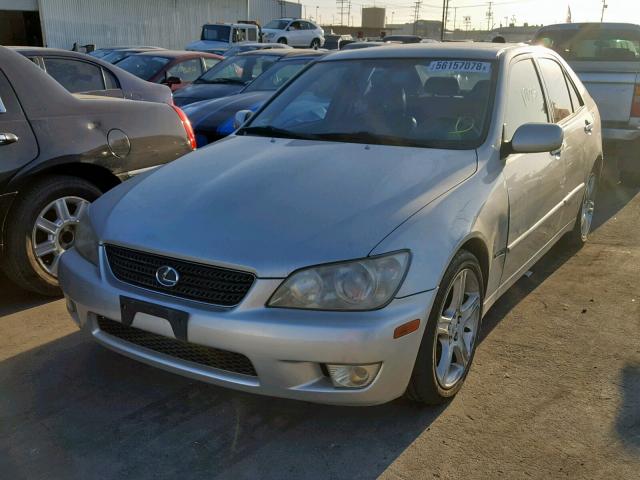 JTHBD192520045900 - 2002 LEXUS IS 300 SILVER photo 2