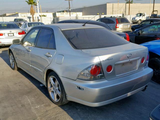 JTHBD192520045900 - 2002 LEXUS IS 300 SILVER photo 3