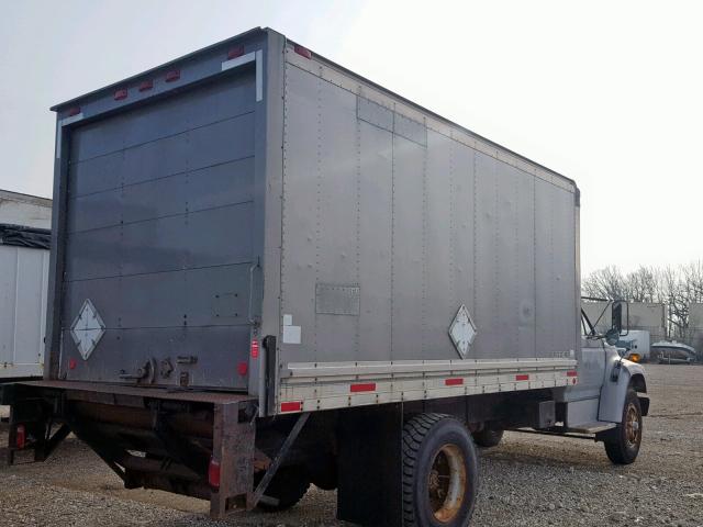 1FDPF70J7SVA22402 - 1995 FORD F700 GRAY photo 4