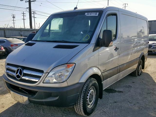 WD3PE7CCXD5809426 - 2013 MERCEDES-BENZ SPRINTER 2 SILVER photo 2