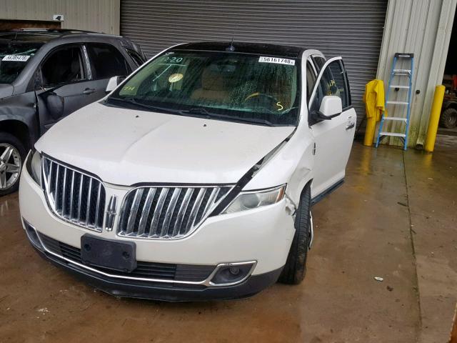 2LMDJ8JK7BBJ12812 - 2011 LINCOLN MKX WHITE photo 2