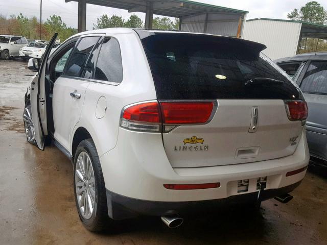 2LMDJ8JK7BBJ12812 - 2011 LINCOLN MKX WHITE photo 3