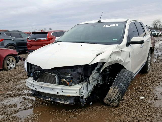 2LMDJ6JK5DBL08805 - 2013 LINCOLN MKX WHITE photo 2