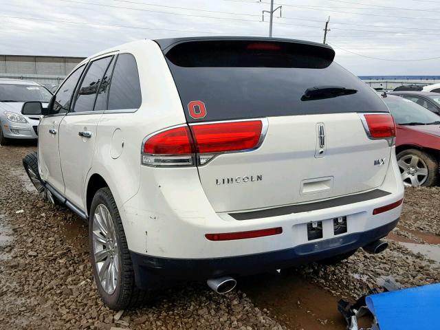 2LMDJ6JK5DBL08805 - 2013 LINCOLN MKX WHITE photo 3