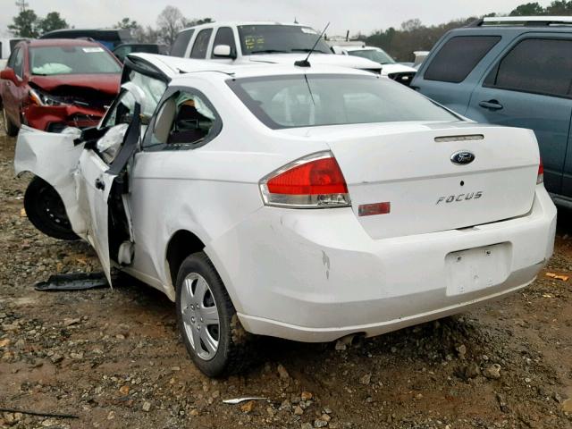 1FAHP32NX8W267220 - 2008 FORD FOCUS S/SE WHITE photo 3