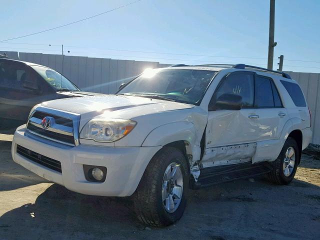 JTEZU14R278087725 - 2007 TOYOTA 4RUNNER SR WHITE photo 2