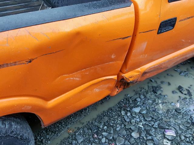 1GTCS14W518216618 - 2001 GMC SONOMA ORANGE photo 9