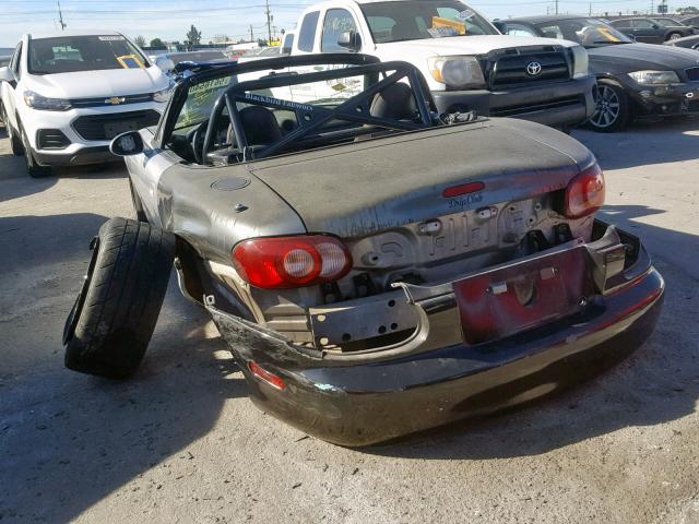 JM1NB353330300768 - 2003 MAZDA MX-5 MIATA SILVER photo 3