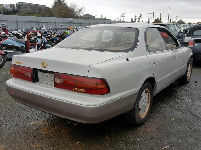 JT8GK13T7R0059529 - 1994 LEXUS ES 300 WHITE photo 4