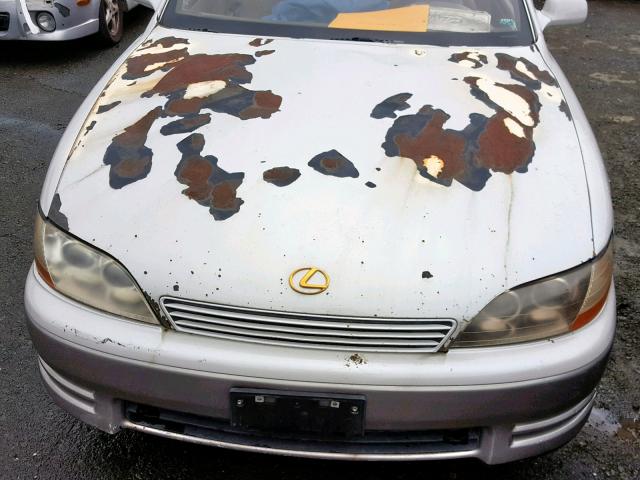 JT8GK13T7R0059529 - 1994 LEXUS ES 300 WHITE photo 9