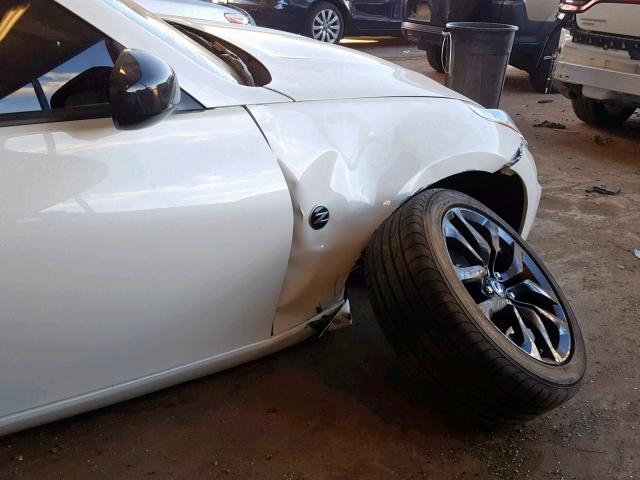 JN1AZ4EH2HM955454 - 2017 NISSAN 370Z BASE WHITE photo 9