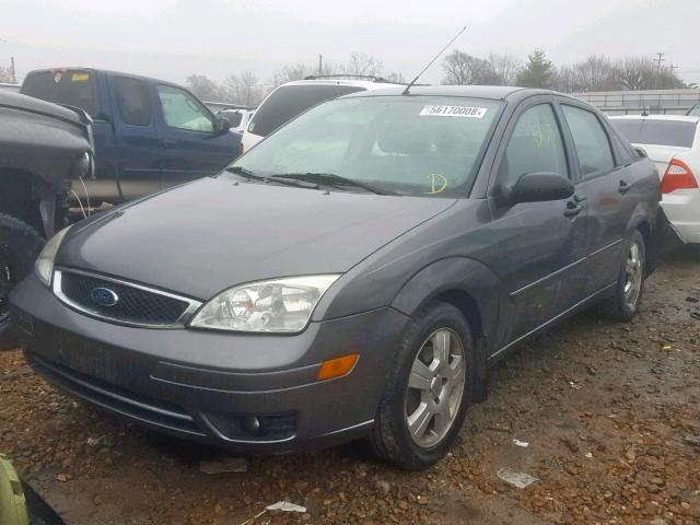 1FAHP34N67W355225 - 2007 FORD FOCUS ZX4 SILVER photo 2