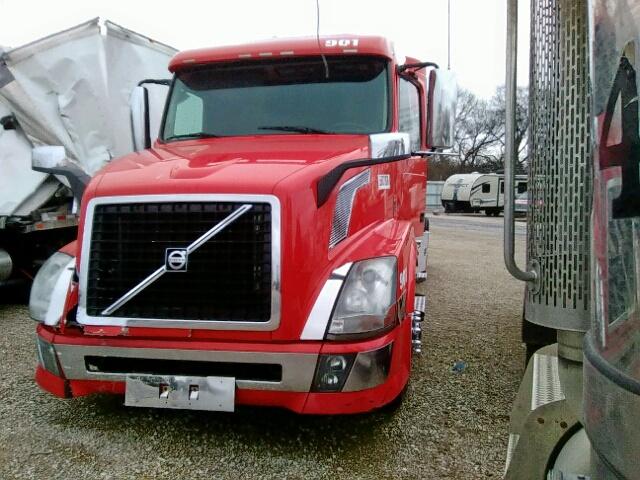 4V4NC9EH3FN933164 - 2015 VOLVO VN VNL RED photo 2
