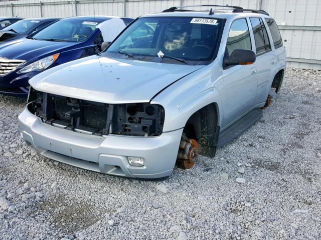 1GNDT13S872148544 - 2007 CHEVROLET TRAILBLAZE GRAY photo 2