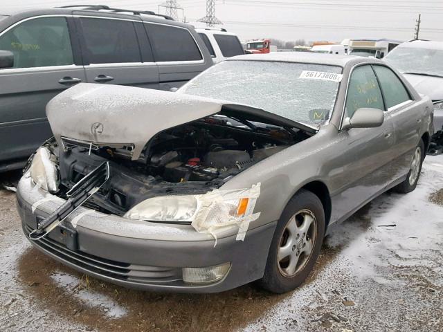 JT8BF28G8W0085682 - 1998 LEXUS ES 300 GRAY photo 2