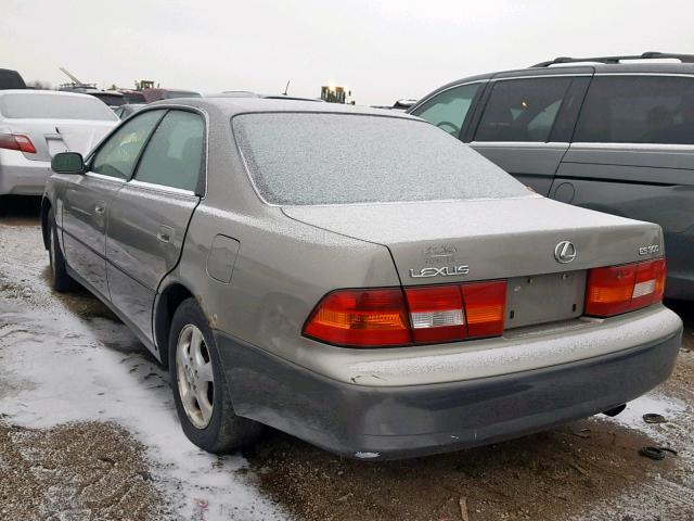 JT8BF28G8W0085682 - 1998 LEXUS ES 300 GRAY photo 3