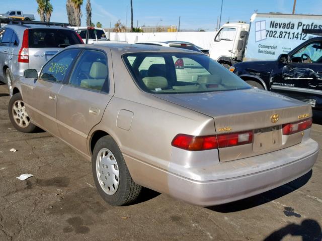 JT2BF22K9V0028705 - 1997 TOYOTA CAMRY LE GOLD photo 3