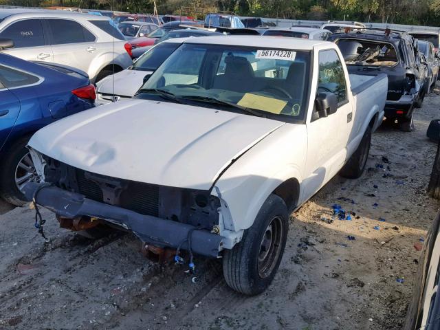 1GTCS14W728173871 - 2002 GMC SONOMA WHITE photo 2