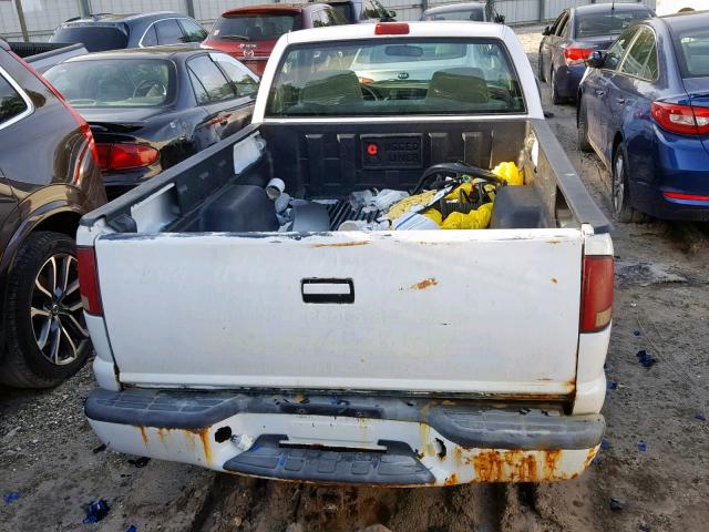 1GTCS14W728173871 - 2002 GMC SONOMA WHITE photo 6